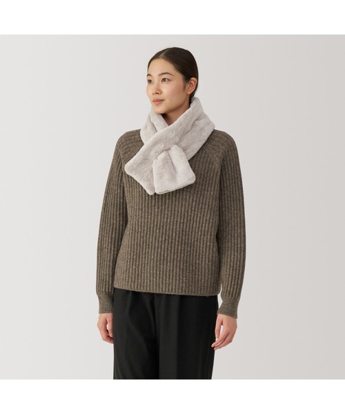 無印良品(ムジルシリョウヒン)の「静電気が起きにくい 着る毛布 マフラー 14×92cm(マフラー・レディース・アイボリー/サックスブルー/ブラック/ブラウン系/スモークピンク・FREE)」の4枚目の写真