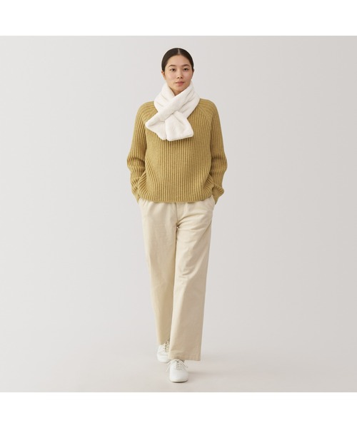 無印良品(ムジルシリョウヒン)の「静電気が起きにくい 着る毛布 マフラー 14×92cm(マフラー・レディース・アイボリー/サックスブルー/ブラック/ブラウン系/スモークピンク・FREE)」の6枚目の写真