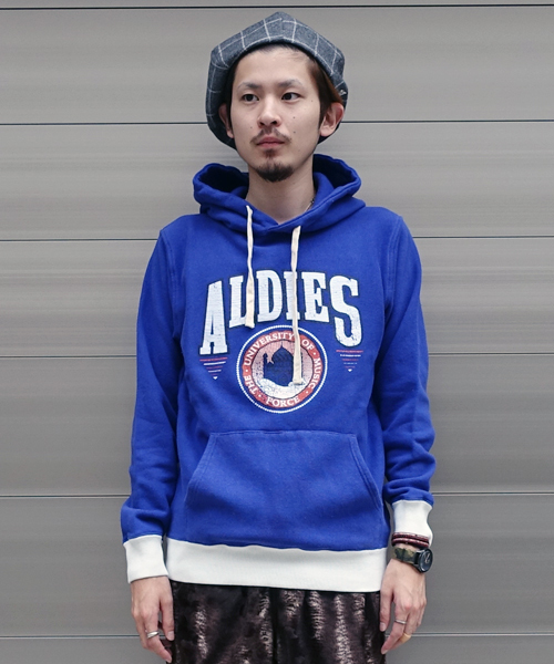 ALDIES（アールディーズ）の「University Parka カレッジプリント プルオーバーパーカー（パーカー・メンズ・グレー/レッド/グリーン/ブルー・MEDIUM/LARGE/SMALL）」の4枚目の写真