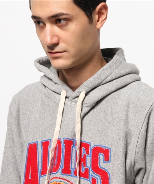 ALDIES（アールディーズ）の「University Parka カレッジプリント プルオーバーパーカー（パーカー・メンズ・グレー/レッド/グリーン/ブルー・MEDIUM/LARGE/SMALL）」の8枚目の写真