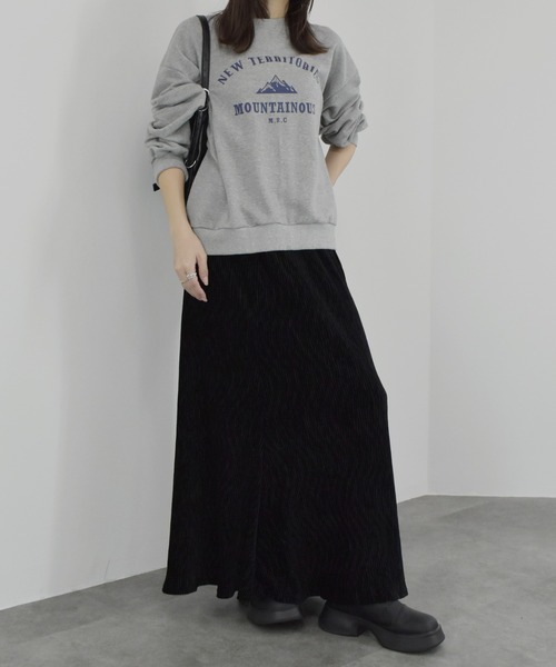 Reurie'（レウリィ）の「【ZOZO限定】ベロアリンクルナロースカート ロング丈 Iライン くしゅくしゅ しわ加工 ひだ シンプル 大人カジュアル きれいめ レディライク オケージョン モード お呼ばれコーデ ブラック 黒 ホワイト モノトーン（スカート・レディース・アイボリー/ブラック・FREE）」の19枚目の写真