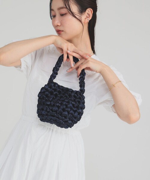Demi-Luxe BEAMS(デミルクス ビームス)の「ISLA DE GAR / サテン クロシェ ハンドバッグ(トートバッグ・レディース・レッド/ネイビー・ONE SIZE)」の3枚目の写真
