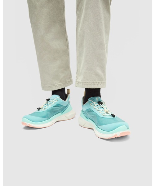 ECCO(エコー)の「ECCO バイオム 2.2 本革 レディース 多用途 アスレジャースニーカー(スニーカー・レディース・ブルー系その他・37/38)」の2枚目の写真