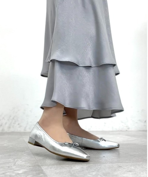 HIMIKO（ヒミコ）の「【HIMIKO】【WEB限定デザイン】スクエアトゥバレエシューズ/640008（バレエシューズ・レディース・ブラック/シルバー/ダークベージュ/ベージュ/ブラウン・22.5cm/23.5cm/24.5cm/25.5cm/26.5cm/23.0cm/24.0cm/25.0cm/26.0cm/21.5cm/22.0cm）」の15枚目の写真