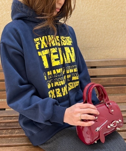 LETee(レティー)の「TEAMプリントプルパーカー(パーカー・レディース・ネイビー/ワインレッド/グレー/アイボリー/ブラック・FREE)」の4枚目の写真