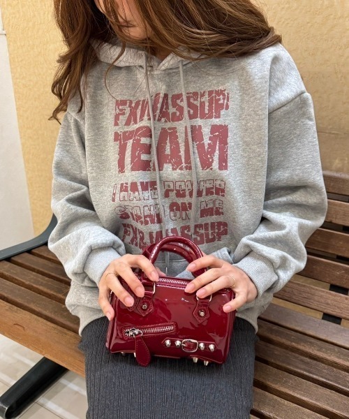 LETee(レティー)の「TEAMプリントプルパーカー(パーカー・レディース・ネイビー/ワインレッド/グレー/アイボリー/ブラック・FREE)」の3枚目の写真