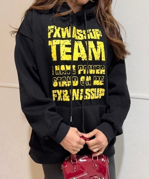 LETee(レティー)の「TEAMプリントプルパーカー(パーカー・レディース・ネイビー/ワインレッド/グレー/アイボリー/ブラック・FREE)」の1枚目の写真