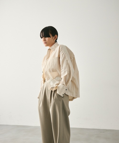 Lutim by u(ルチバイユー)の「Side-hole nylon shirt / サイドホールナイロンシャツ(シャツ/ブラウス・レディース・ブルー/ナチュラル/ホワイト・FREE)」の4枚目の写真