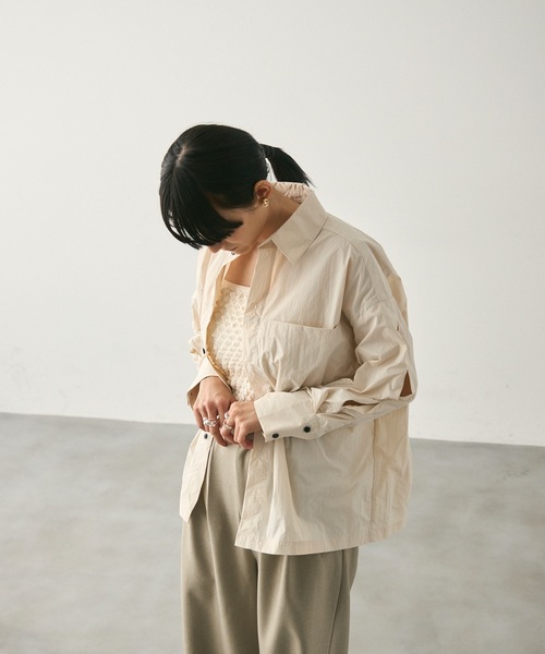 Lutim by u(ルチバイユー)の「Side-hole nylon shirt / サイドホールナイロンシャツ(シャツ/ブラウス・レディース・ブルー/ナチュラル/ホワイト・FREE)」の6枚目の写真