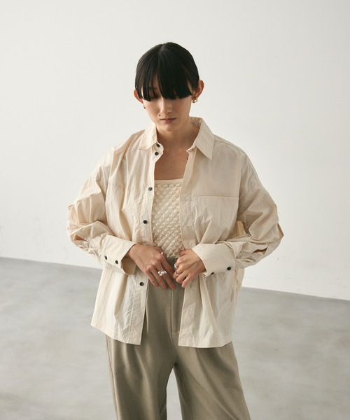Lutim by u(ルチバイユー)の「Side-hole nylon shirt / サイドホールナイロンシャツ(シャツ/ブラウス・レディース・ブルー/ナチュラル/ホワイト・FREE)」の7枚目の写真
