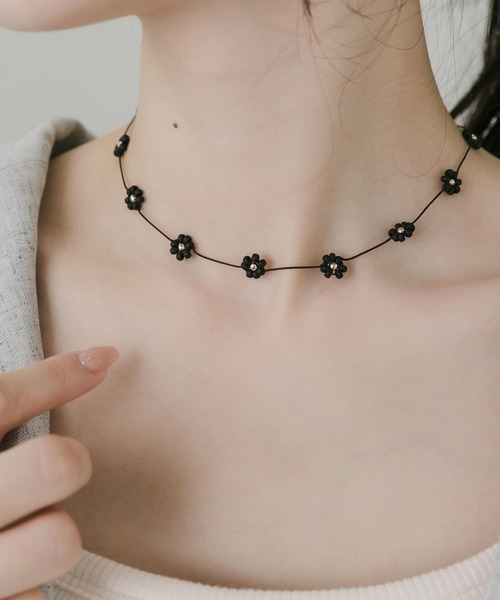 SMELLY（スメリー）の「フラワーモチーフチョーカーネックレス（ネックレス・レディース・ブラック・-）」の7枚目の写真