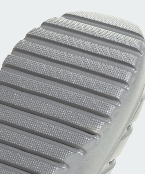 adidas（アディダス）の「アディレッタ プラットフォーム クロッグ / Adilette Platform Clogs  / 厚底サンダル /アディダス adidas（サンダル・レディース・シルバー/ベージュ/ブラック・28.5cm/27.5cm/26.5cm/25.5cm/24.5cm/23.5cm/22.5cm）」の10枚目の写真