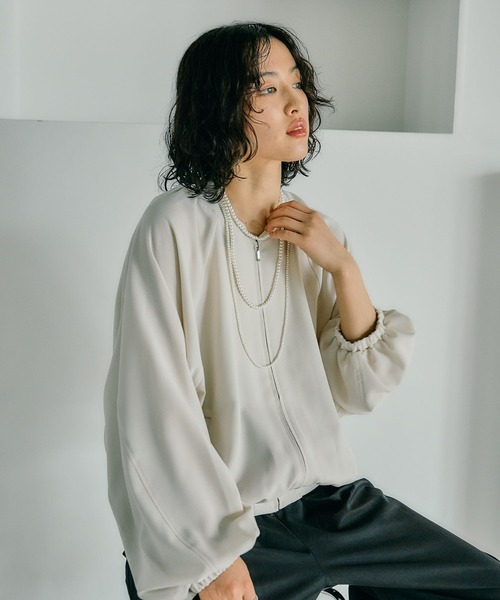 LEPSIM（レプシィム）の「UV袖ボリュームブルゾン　243482（ブルゾン・レディース・チャコールグレー/アイボリー/ライトオリーブ・FREE）」の6枚目の写真