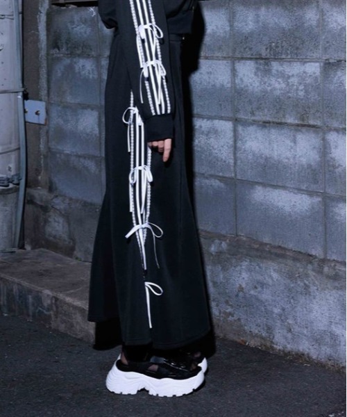 axes femme POETIQUE（アクシーズファムポエティック）の「ペチ付リボンラインロングスカート（スカート・レディース・ホワイト/ブラック/ブルーグレー・MEDIUM）」の4枚目の写真