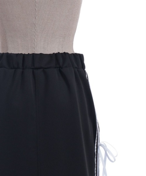axes femme POETIQUE（アクシーズファムポエティック）の「ペチ付リボンラインロングスカート（スカート・レディース・ホワイト/ブラック/ブルーグレー・MEDIUM）」の16枚目の写真