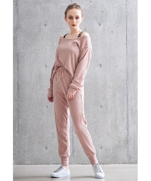IRAL(アイラル)の「【セットアイテム】OFF SHOULDER RIB SET UP(Tシャツ/カットソー・レディース・ブラック/ピンク・FREE)」の5枚目の写真