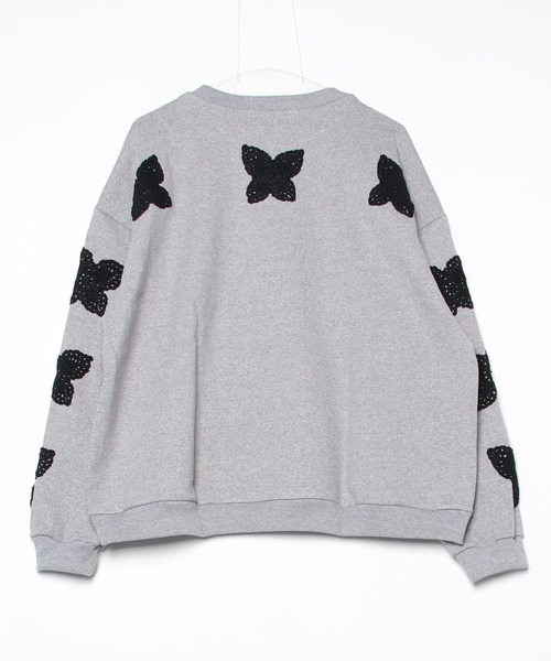 DISCOVERED(ディスカバード)の「DISCOVERED BUTTERFLY CROCHET SWEAT(スウェット・メンズ・グレー/ブラック・1/3)」の4枚目の写真