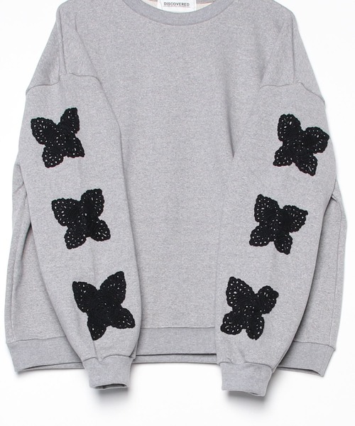 DISCOVERED(ディスカバード)の「DISCOVERED BUTTERFLY CROCHET SWEAT(スウェット・メンズ・グレー/ブラック・1/3)」の3枚目の写真