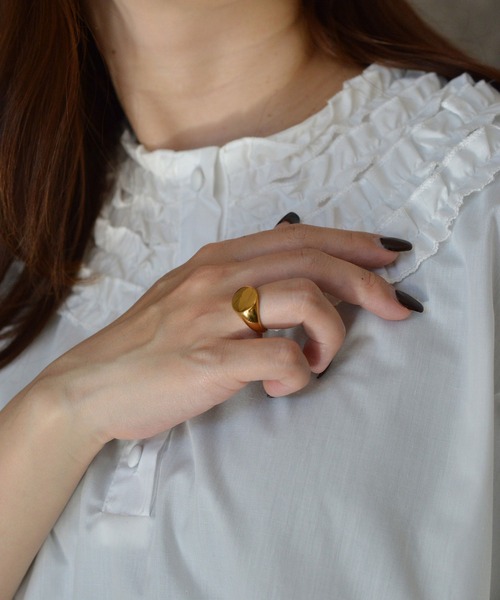 BROTHERHOOD(ブラザーフッド)の「【earyear】Oval Crest design peti Volume Ring(リング・レディース・ゴールド/シルバー・MEDIUM/SMALL/LARGE)」の1枚目の写真