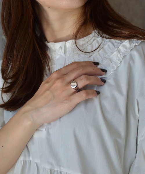 BROTHERHOOD(ブラザーフッド)の「【earyear】Oval Crest design peti Volume Ring(リング・レディース・ゴールド/シルバー・MEDIUM/SMALL/LARGE)」の16枚目の写真