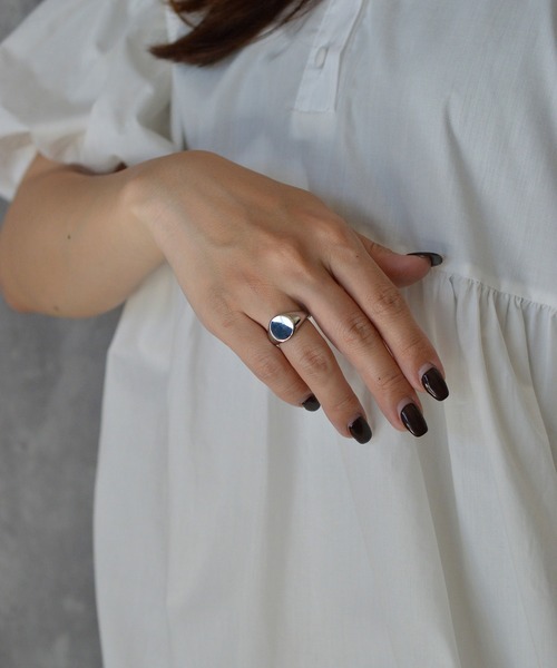 BROTHERHOOD(ブラザーフッド)の「【earyear】Oval Crest design peti Volume Ring(リング・レディース・ゴールド/シルバー・MEDIUM/SMALL/LARGE)」の15枚目の写真
