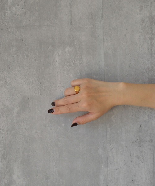 BROTHERHOOD(ブラザーフッド)の「【earyear】Oval Crest design peti Volume Ring(リング・レディース・ゴールド/シルバー・MEDIUM/SMALL/LARGE)」の11枚目の写真