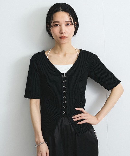 VICKY(ビッキー)の「モチモチリブニットホックカーディガン≪手洗い可能≫(カーディガン/ボレロ・レディース・オフホワイト/ブラック・M)」の8枚目の写真