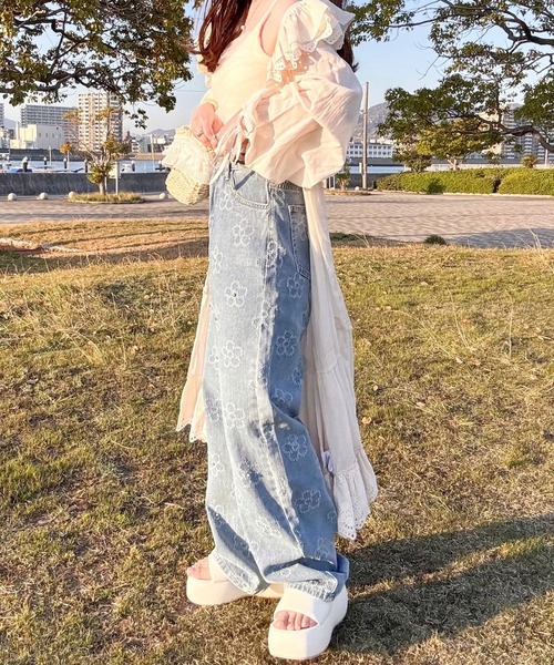 merrylatte（メリーラテ）の「低身長OK◎フラワージャガードデニムパンツ（デニムパンツ・レディース・ネイビー・MEDIUM/LARGE）」の2枚目の写真