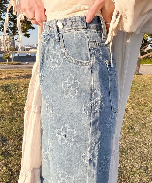 merrylatte（メリーラテ）の「低身長OK◎フラワージャガードデニムパンツ（デニムパンツ・レディース・ネイビー・MEDIUM/LARGE）」の11枚目の写真