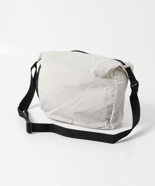 URBAN RESEARCH DOORS（アーバンリサーチドアーズ）の「Micro Ripstop Shoulder（ショルダーバッグ・メンズ・グレー/アイボリー/ブラック・-）」の9枚目の写真