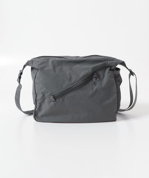 URBAN RESEARCH DOORS（アーバンリサーチドアーズ）の「Micro Ripstop Shoulder（ショルダーバッグ・メンズ・グレー/アイボリー/ブラック・-）」の15枚目の写真