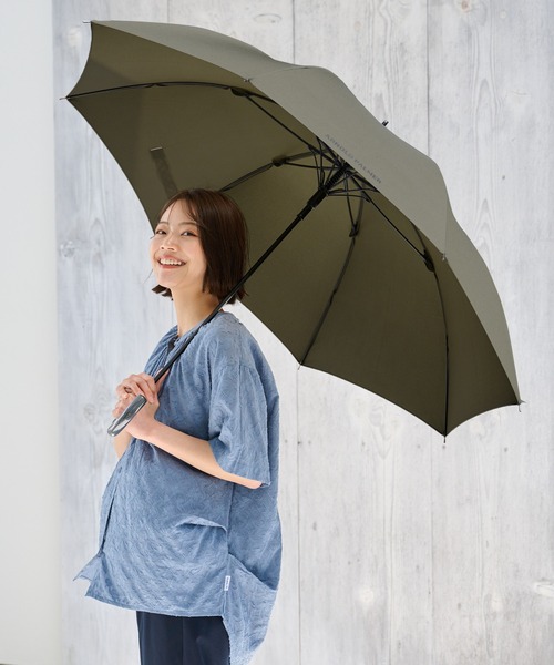 Arnold Palmer（アーノルドパーマー）の「ワンポイントロゴ ラージサイズ 長傘（長傘・メンズ・ブラック/カーキ・F）」の2枚目の写真