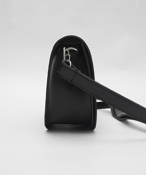 MinoriTY（マイノリティ）の「【MinoriTY】PUボックスタイプショルダーミニバッグ メンズ ウィメンズ ユニセックス（ショルダーバッグ・メンズ・ブラック・FREE）」の8枚目の写真