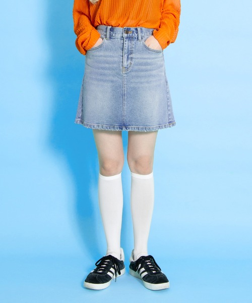 PUNYUS（プニュズ）の「台形デニムミニスカート（デニムスカート・レディース・ブラック/ライトブルー・1/2/3/4）」の11枚目の写真