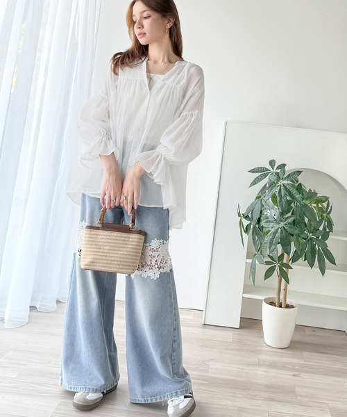 classicalelf(クラシカルエルフ)の「軽やかな風を纏って、ふんわりと。前後2wayボリュームシルエットシアーヨウリュウキャンディスリーブギャザーブラウス(長袖)(シャツ/ブラウス・レディース・ブラウン/ブラック/オフホワイト・LARGE/MEDIUM/SMALL/X-LARGE)」の11枚目の写真