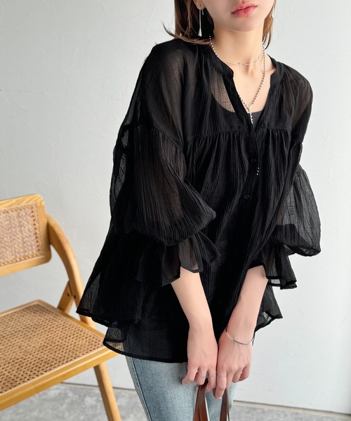 classicalelf(クラシカルエルフ)の「軽やかな風を纏って、ふんわりと。前後2wayボリュームシルエットシアーヨウリュウキャンディスリーブギャザーブラウス(長袖)(シャツ/ブラウス・レディース・ブラウン/ブラック/オフホワイト・LARGE/MEDIUM/SMALL/X-LARGE)」の18枚目の写真