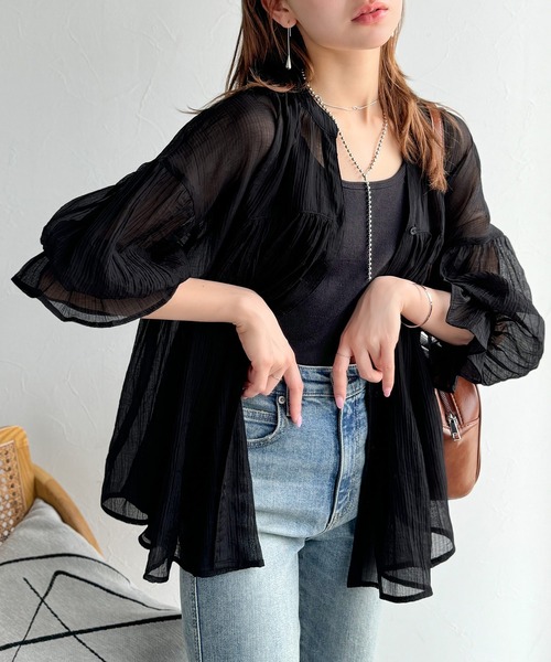 classicalelf(クラシカルエルフ)の「軽やかな風を纏って、ふんわりと。前後2wayボリュームシルエットシアーヨウリュウキャンディスリーブギャザーブラウス(長袖)(シャツ/ブラウス・レディース・ブラウン/ブラック/オフホワイト・LARGE/MEDIUM/SMALL/X-LARGE)」の19枚目の写真