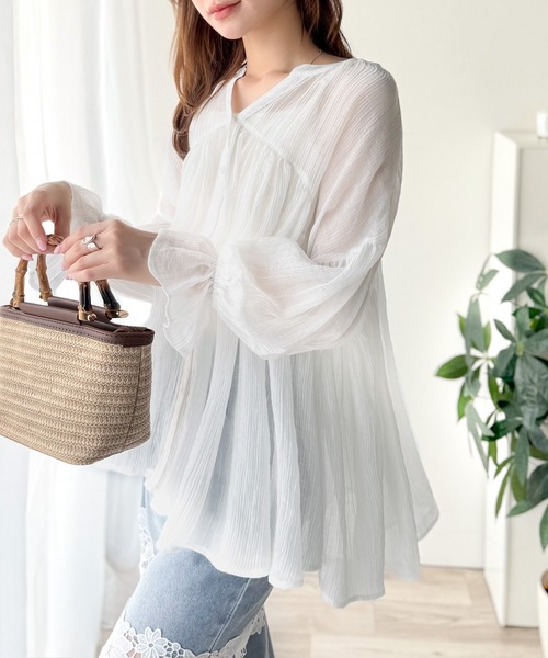 classicalelf(クラシカルエルフ)の「軽やかな風を纏って、ふんわりと。前後2wayボリュームシルエットシアーヨウリュウキャンディスリーブギャザーブラウス(長袖)(シャツ/ブラウス・レディース・ブラウン/ブラック/オフホワイト・LARGE/MEDIUM/SMALL/X-LARGE)」の10枚目の写真