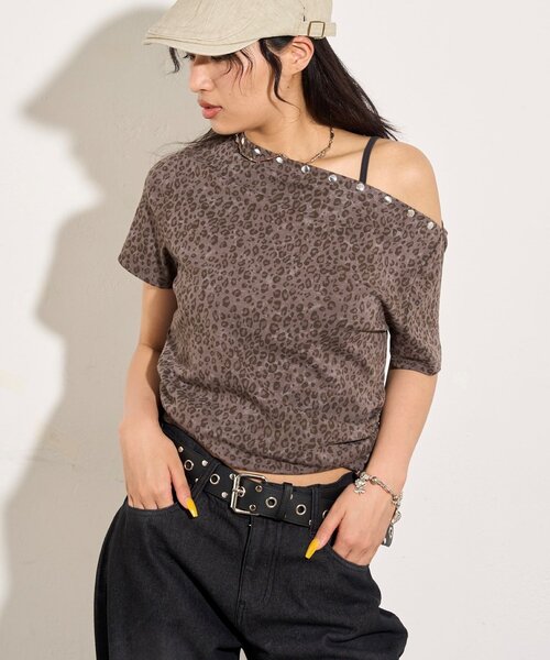 WHO'S WHO gallery(フーズフーギャラリー)の「アソート (カモ柄/ヒョウ柄)/ドット柄)スタッズドロストワンショルTEE(Tシャツ/カットソー・レディース・グレー/カーキ/ホワイト/ブラック・FREE)」の4枚目の写真
