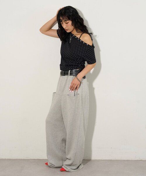 WHO'S WHO gallery(フーズフーギャラリー)の「アソート (カモ柄/ヒョウ柄)/ドット柄)スタッズドロストワンショルTEE(Tシャツ/カットソー・レディース・グレー/カーキ/ホワイト/ブラック・FREE)」の17枚目の写真