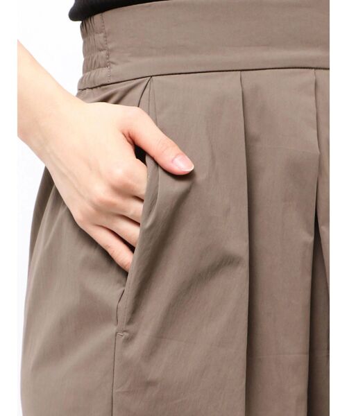 ELENDEEK(エレンディーク)の「バレルシルエットスカート【セットアップ対応】(スカート・レディース・ブラック/ブラウン・01/02)」の5枚目の写真