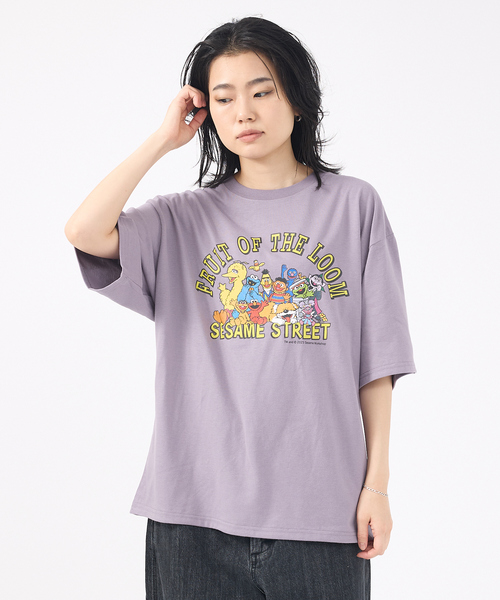 FRUIT OF THE LOOM(フルーツオブザルーム)の「【FRUIT OF THE LOOM/フルーツ オブ ザ ルーム】SESAME STREET meets FOTL Illust T-Shirt/セサミストリートコラボTシャツ(Tシャツ/カットソー・メンズ・パープル系その他2/ベージュ系その他2/ベージュ系その他/ブラック/ホワイト系その他/パープル系その他/ブルー系その他/ホワイト・M/S/L)」の8枚目の写真