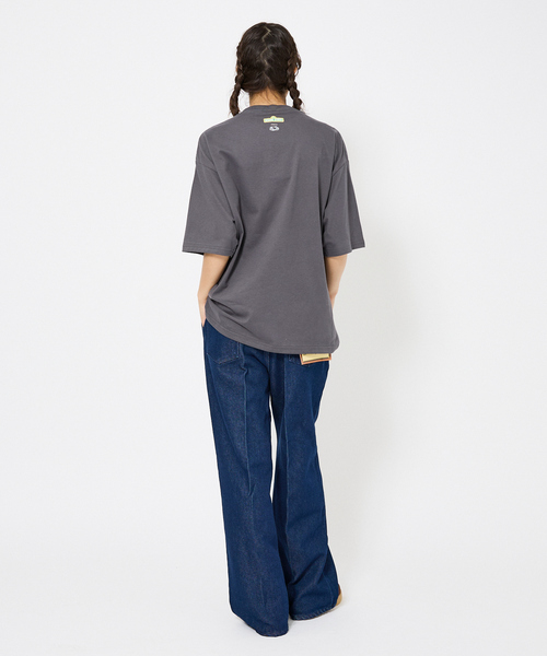 FRUIT OF THE LOOM(フルーツオブザルーム)の「【FRUIT OF THE LOOM/フルーツ オブ ザ ルーム】SESAME STREET meets FOTL Illust T-Shirt/セサミストリートコラボTシャツ(Tシャツ/カットソー・メンズ・パープル系その他2/ベージュ系その他2/ベージュ系その他/ブラック/ホワイト系その他/パープル系その他/ブルー系その他/ホワイト・M/S/L)」の11枚目の写真