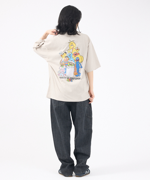FRUIT OF THE LOOM(フルーツオブザルーム)の「【FRUIT OF THE LOOM/フルーツ オブ ザ ルーム】SESAME STREET meets FOTL Illust T-Shirt/セサミストリートコラボTシャツ(Tシャツ/カットソー・メンズ・パープル系その他2/ベージュ系その他2/ベージュ系その他/ブラック/ホワイト系その他/パープル系その他/ブルー系その他/ホワイト・M/S/L)」の16枚目の写真