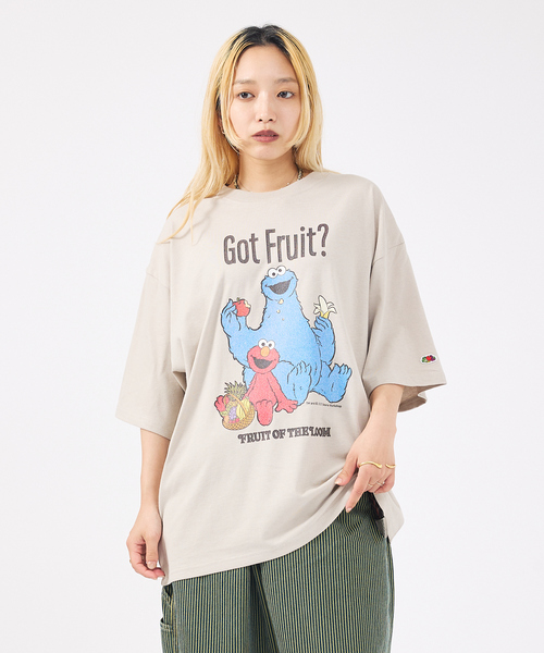 FRUIT OF THE LOOM(フルーツオブザルーム)の「【FRUIT OF THE LOOM/フルーツ オブ ザ ルーム】SESAME STREET meets FOTL Illust T-Shirt/セサミストリートコラボTシャツ(Tシャツ/カットソー・メンズ・パープル系その他2/ベージュ系その他2/ベージュ系その他/ブラック/ホワイト系その他/パープル系その他/ブルー系その他/ホワイト・M/S/L)」の18枚目の写真