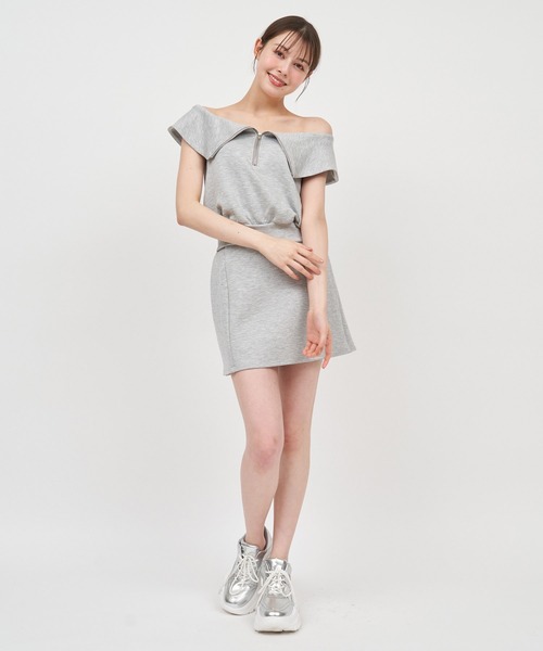 ROYAL PARTY(ロイヤルパーティー)の「ハーフZIPオフショルカットトップス(Tシャツ/カットソー・レディース・グレー/ブラック/ベージュ・FREE)」の16枚目の写真