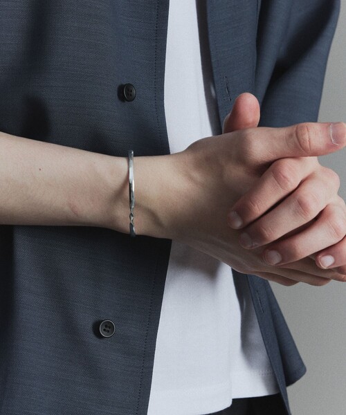 PUBLIC TOKYO(パブリックトウキョウ)の「ウェーブバングル(ブレスレット・メンズ・シルバー・FREE)」の3枚目の写真