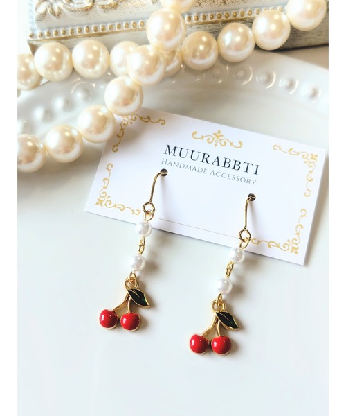 tone(トーン)の「【MUURABBTI】さくらんぼとパールのピアス(MA)(ピアス(両耳用)・レディース・レッド・FREE)」の1枚目の写真
