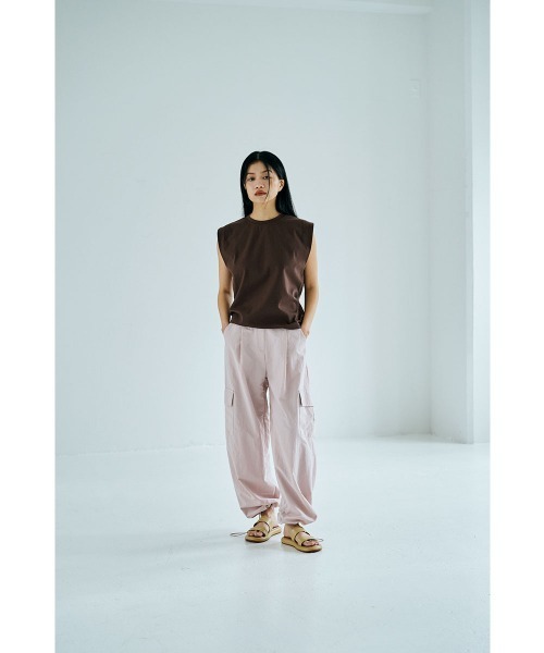 marjour(マージュール)の「NYLON PARACHUTE PANTS(カーゴパンツ・レディース・ピンク・M)」の4枚目の写真