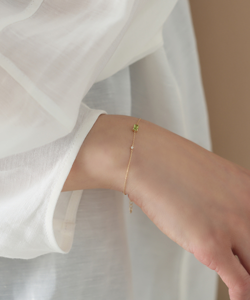 Lilas(リラ)の「《WEB限定》ペリドット*ダイヤブレスレット K10(ブレスレット・レディース・ゴールド・FREE)」の2枚目の写真
